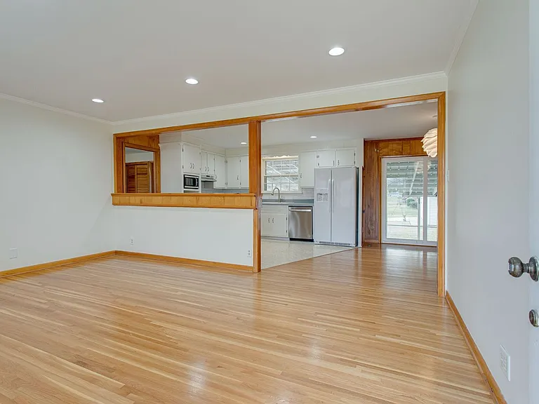 171 McCall St — Photo 4
