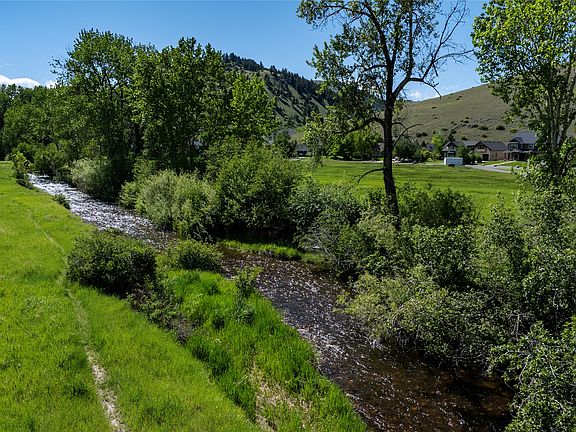 3rd image of Creekside Ln