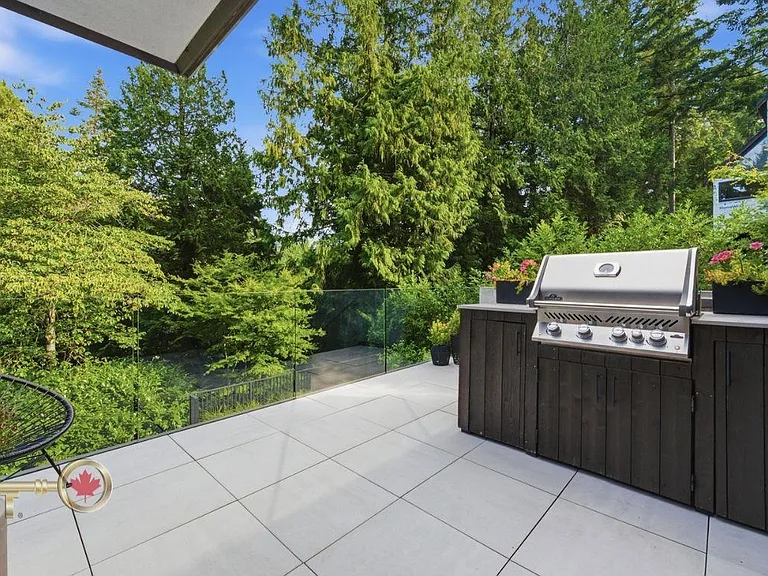 6510 Madrona Cres — Photo 10