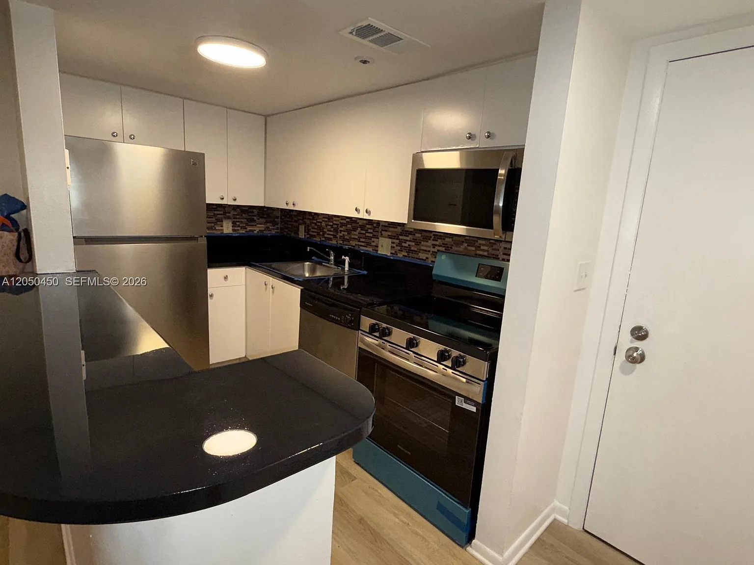 Isola Condo — Photo 4