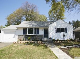 4 Dublin Pl, Huntington, NY 11743