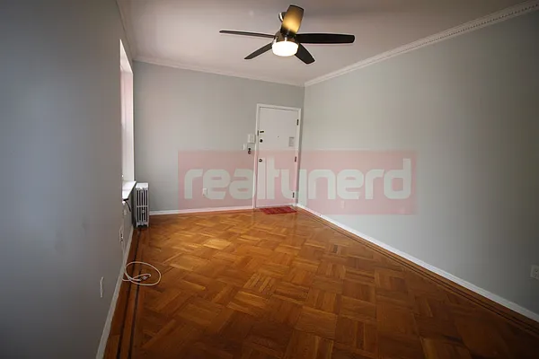 Rented by Realty Nerd | media 8