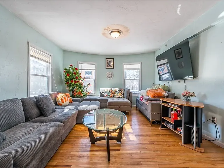 10 Lucian St #1 — Photo 2