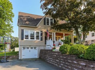 17 Oakdale St, Wethersfield, CT 06109