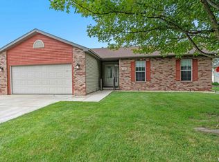 144 Post Rd, Virden, IL 62690