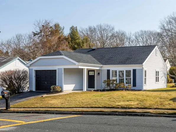 102 Sheffield Drive #102, Ridge, NY 11961