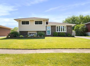 706 Reef Rd, Lockport, IL 60441