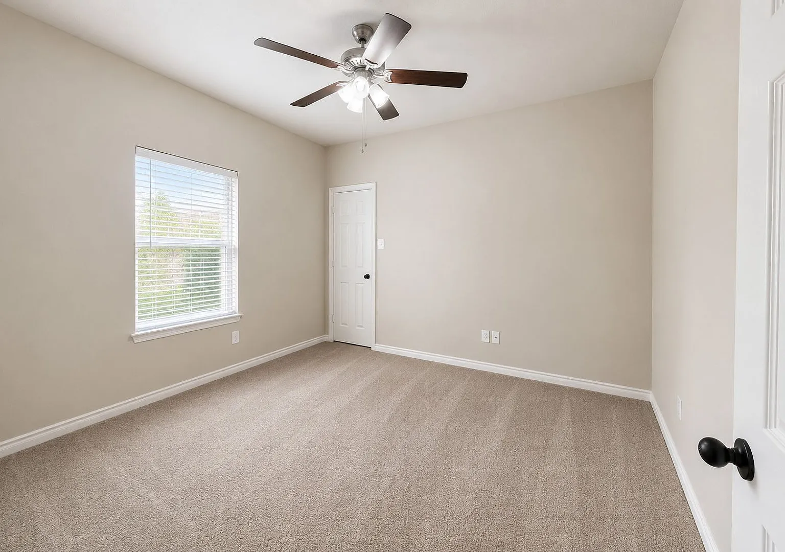 1426 Ravenwood Drive — Photo 4
