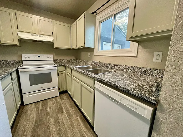 221 N Race St #A — Photo 9