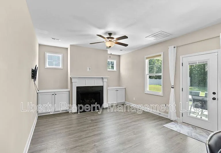 4199 Overhills Rd — Photo 5