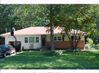2 Rustic Ln, West Hartford, CT 06107
