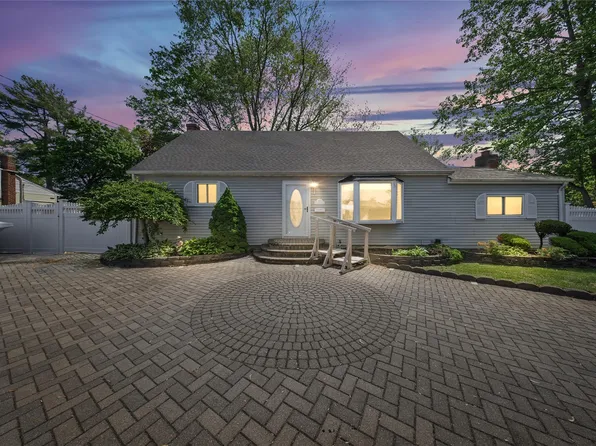 65 Westwood Avenue, Deer Park, NY 11729