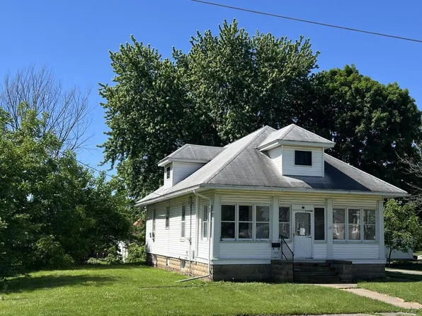 109 SW 5th St, Galva, IL 61434