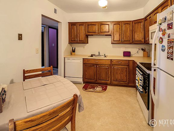 5th image of 61118 Greenwood Dr #1
