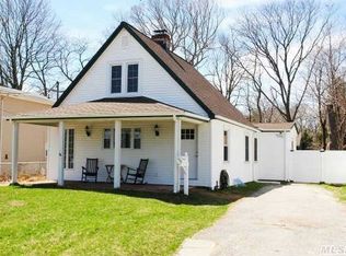 1322 Pine Acres Blvd, Bay Shore, NY 11706