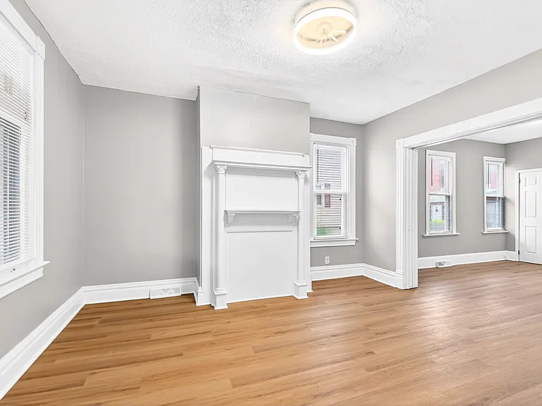 410 Kendall St — Photo 7