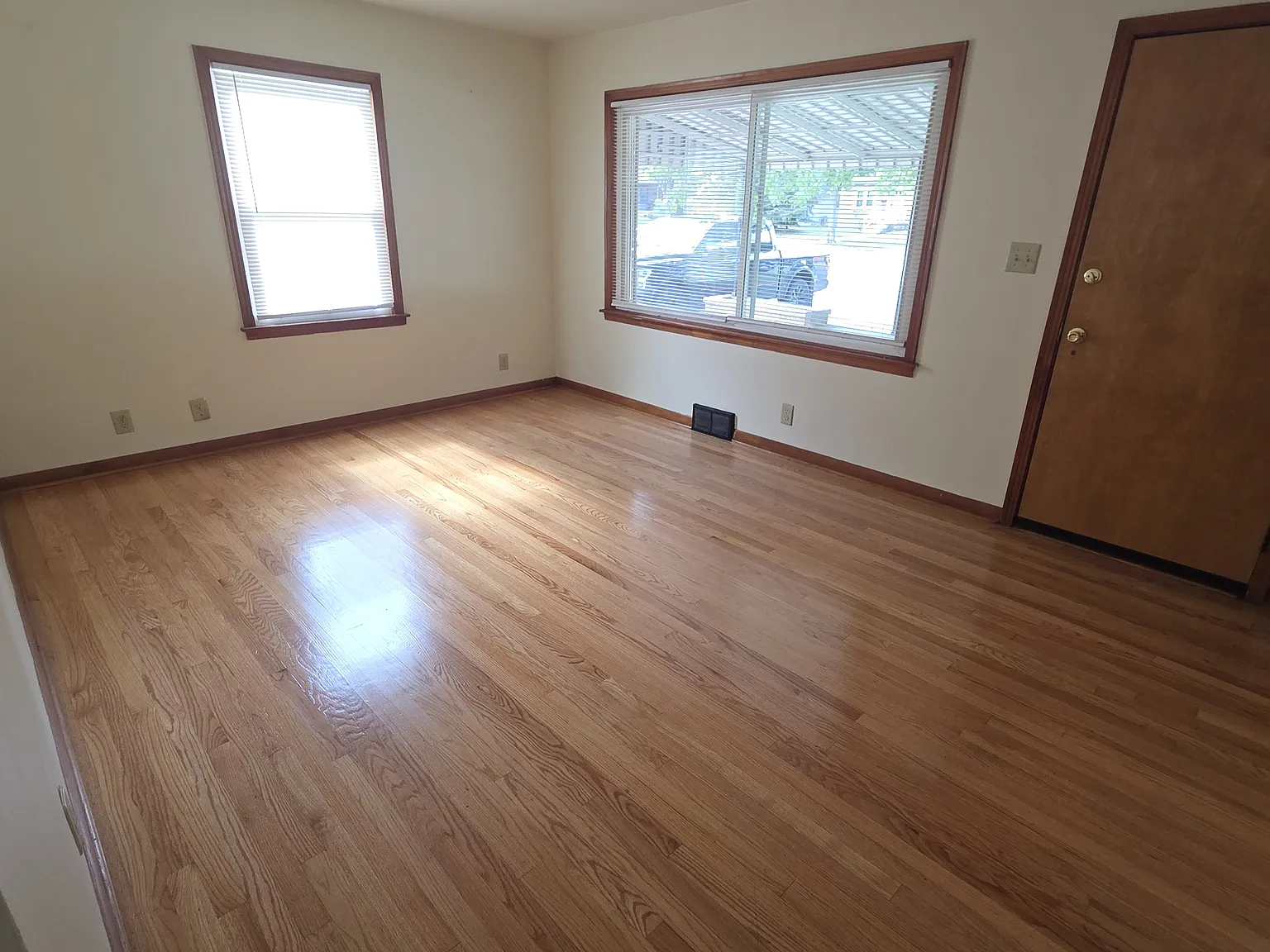 3 bed, 1120 sqft, $1,700 — Photo 4
