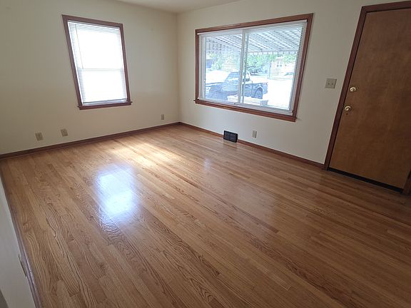 4th image of 5276 N 60th St