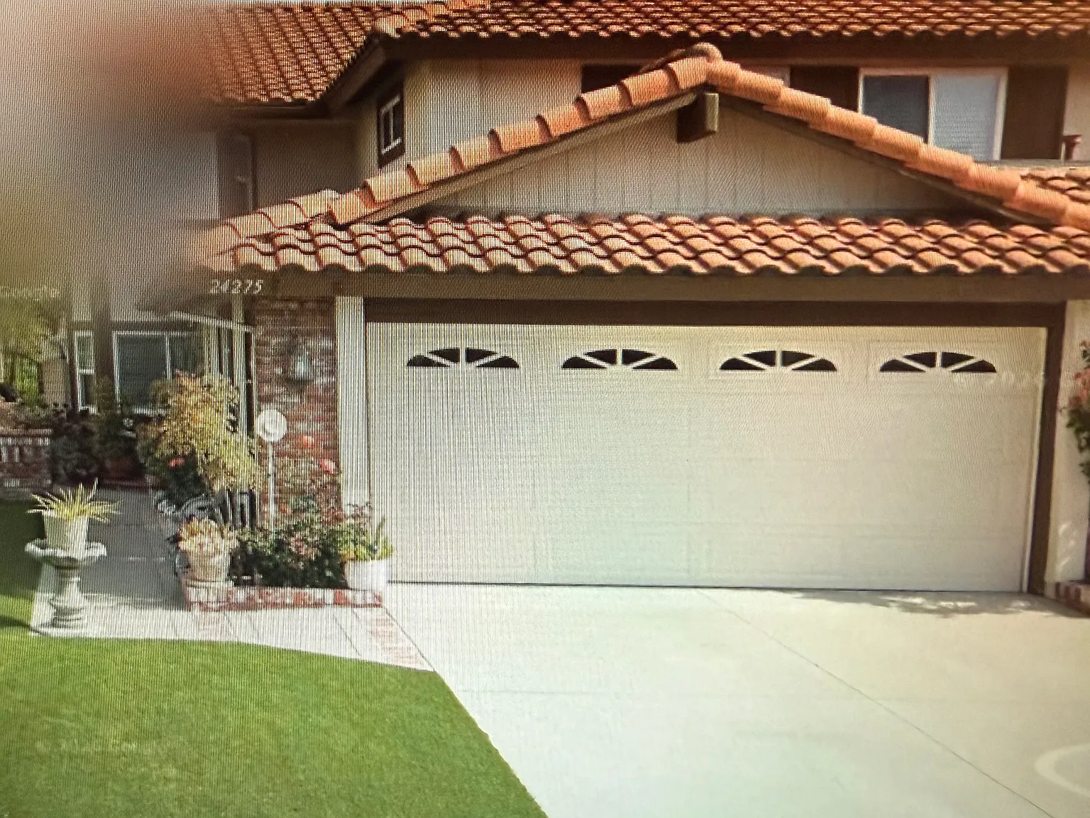 4 bed, 2014 sqft, $5,200 — Photo 1