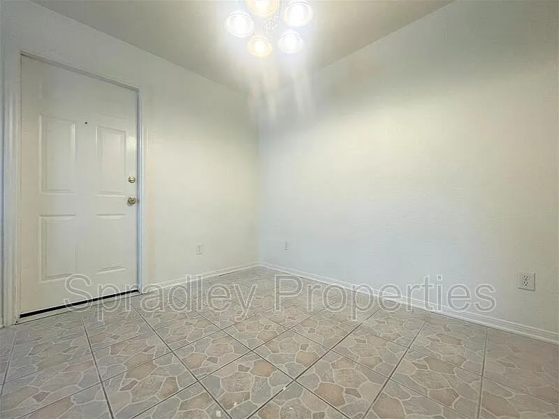 3 bed, 2.0 bath, 1332 sqft, $1,250 — Photo 4