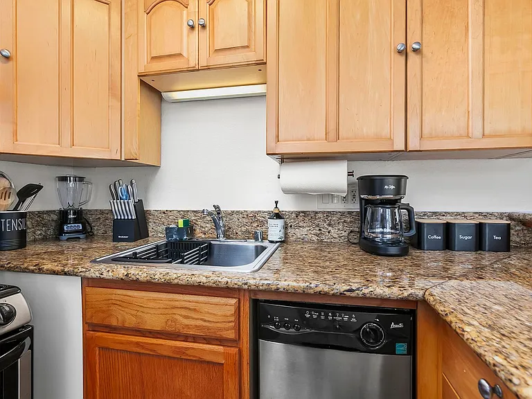 1311 Cave St #B — Photo 10