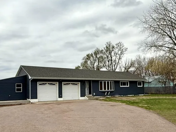 40537 254th St, Mitchell, SD 57301
