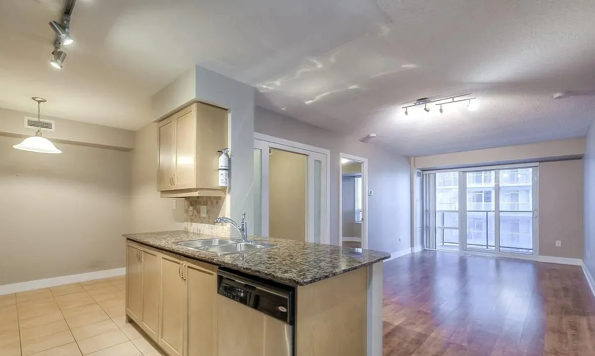 3 bed, 900 sqft, $3,350 — Photo 2