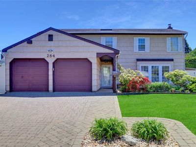 284 N Oak Street, Massapequa, NY, 11758