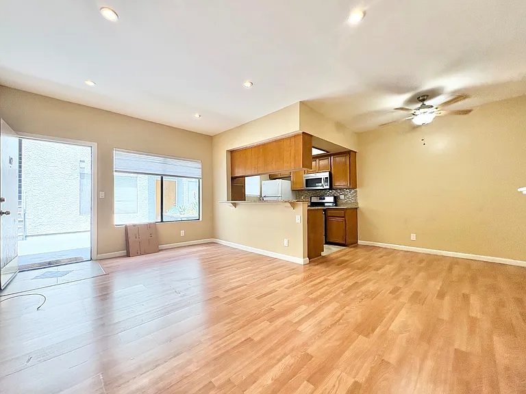 6204 Fulton Ave — Photo 8