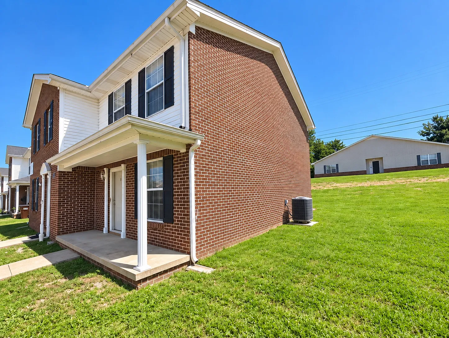 1045 Merrick Dr — Photo 2