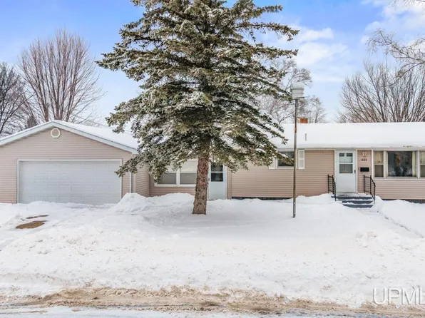1600 W Breen Ave, Kingsford, MI 49802