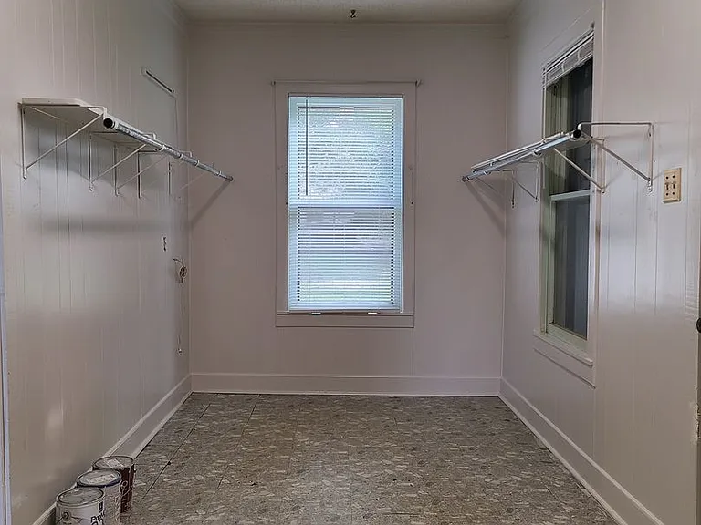 2930 S Donnybrook Ave — Photo 19