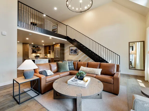 700 Village Dr #402, Donnelly, ID 83615