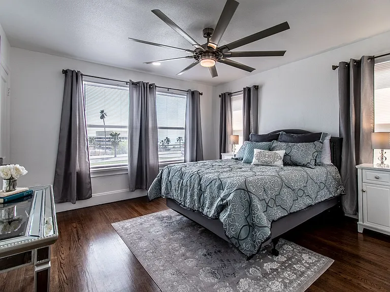 1117 Ocean Dr E #A — Photo 43