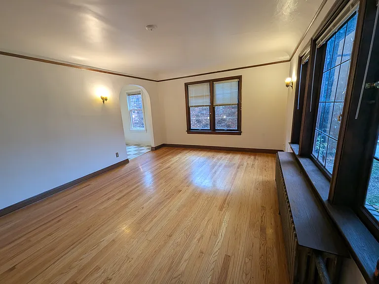 2044 Yale Ave E #302 — Photo 3