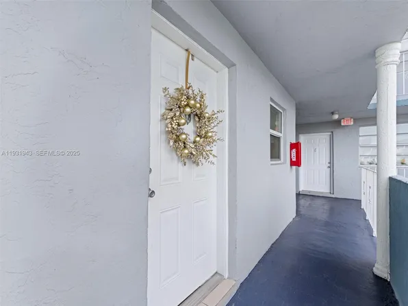 1655 W 44th Pl APT 448, Hialeah, FL 33012