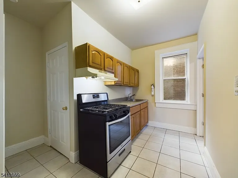 413-15 Dodd St #6 — Photo 4