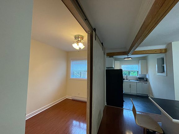 4th image of 1047 College St #1A