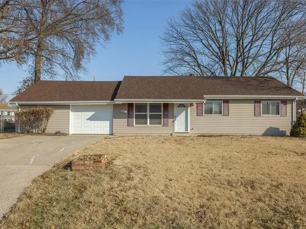 403 Saint Christopher Dr, O'Fallon, MO 63366