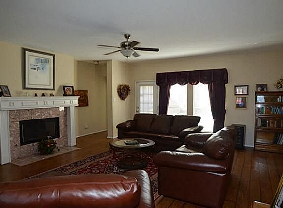 5th image of 2401 Lands End Dr