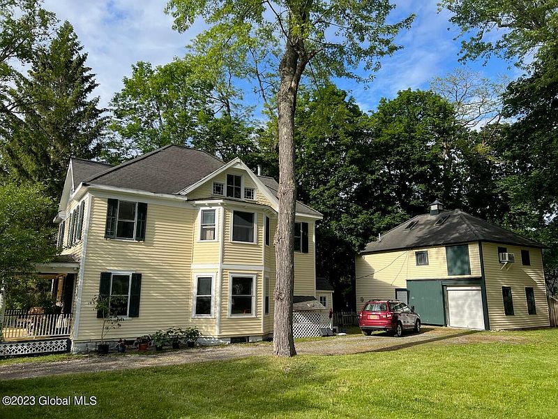 3rd image of 222 Main Street