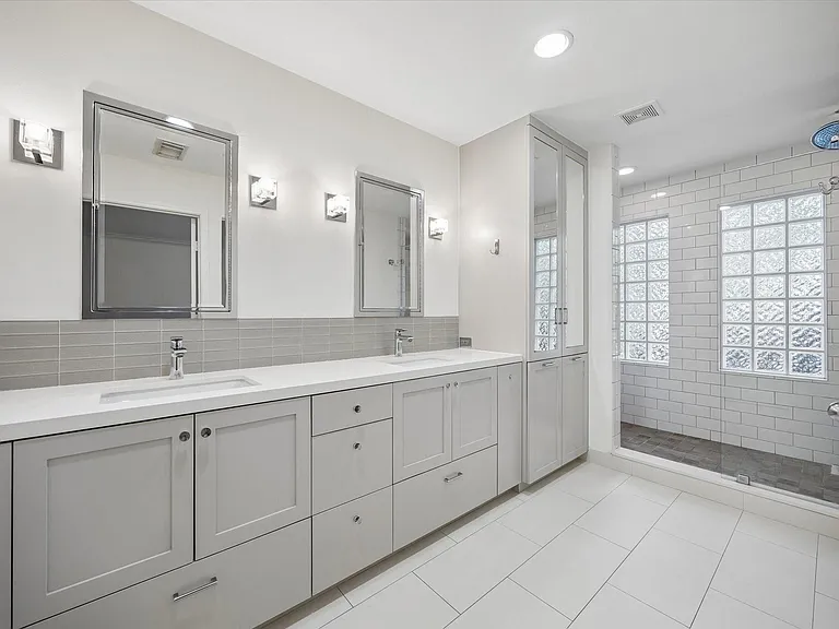 1212 W Alabama St — Photo 11
