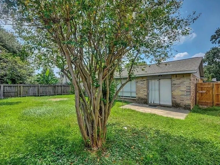 8406 Daycoach Ln — Photo 19
