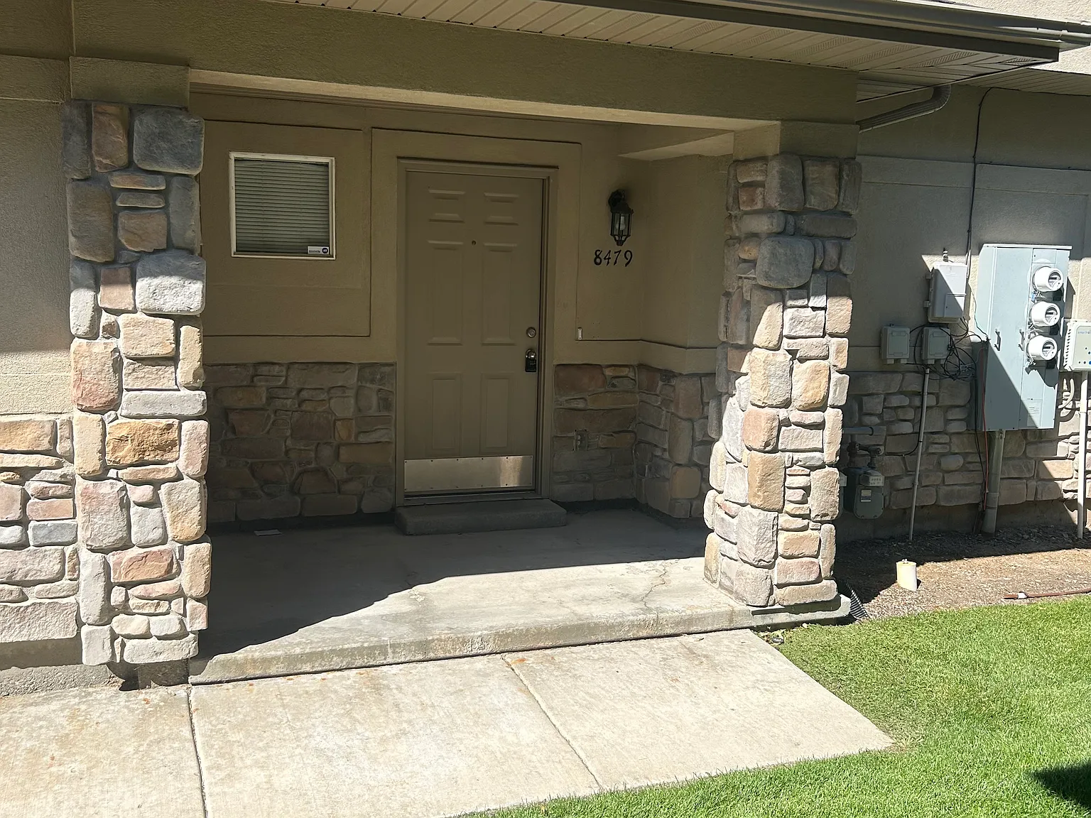 3 bed, 2.5 bath, 1374 sqft, $2,150 — Photo 1