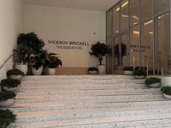 77 SE 5th St, Miami, FL