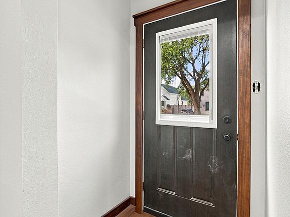 4th image of 1017 3rd Ave N