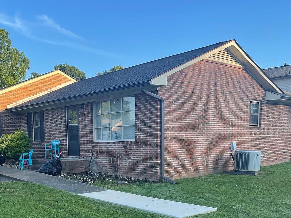 2nd image of 441 Willow Spring Ln