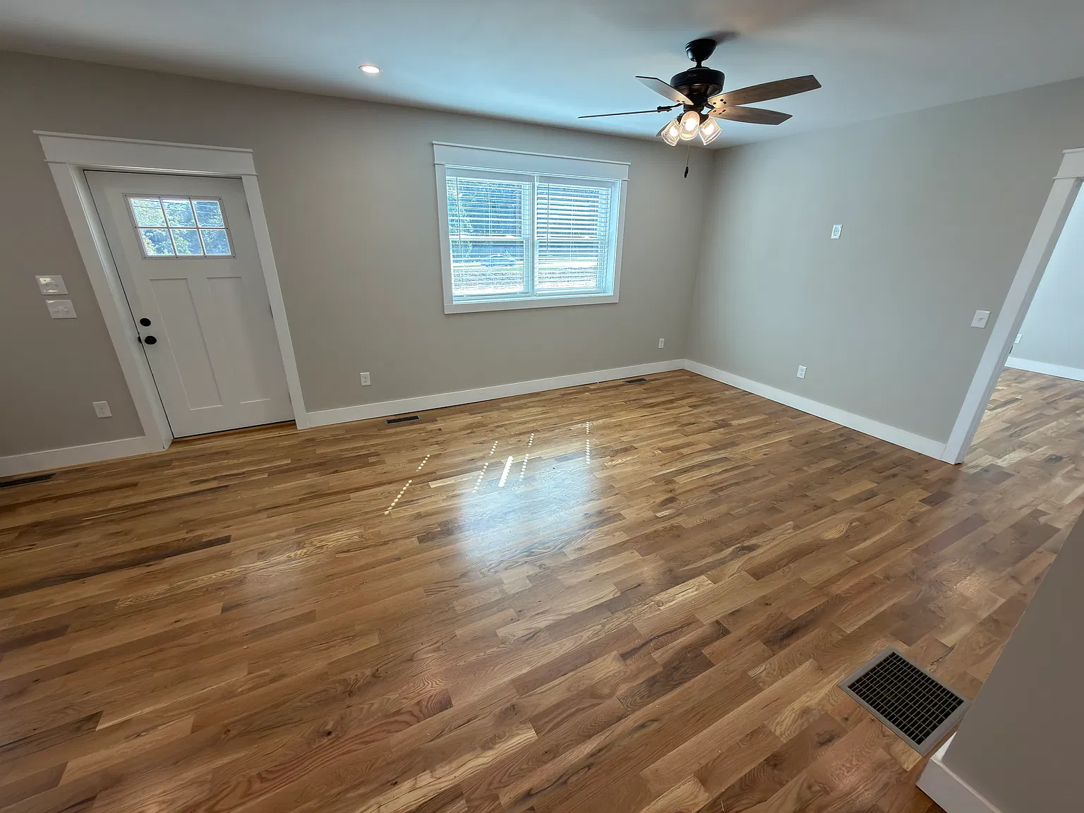 5 bed, 3.5 bath, 2700 sqft, $3,395 — Photo 4