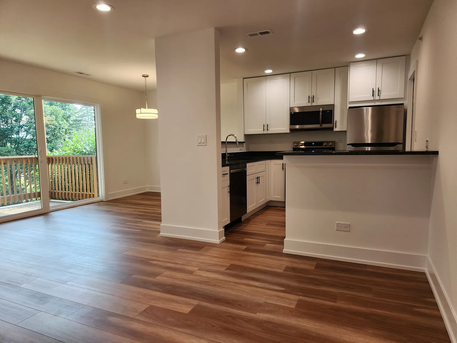 915 S Ct Of Shorewood #1 photo 1