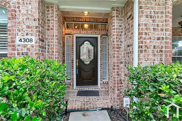 4 bed, 3260 sqft, $3,500 — Photo 2
